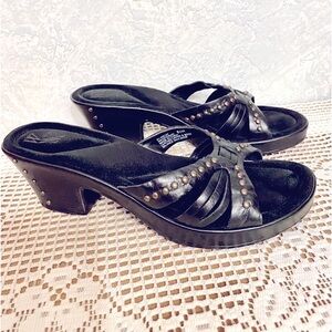 White Mountain NIB Sz8.5M Black leather/brass studs slip on crisscross sandals